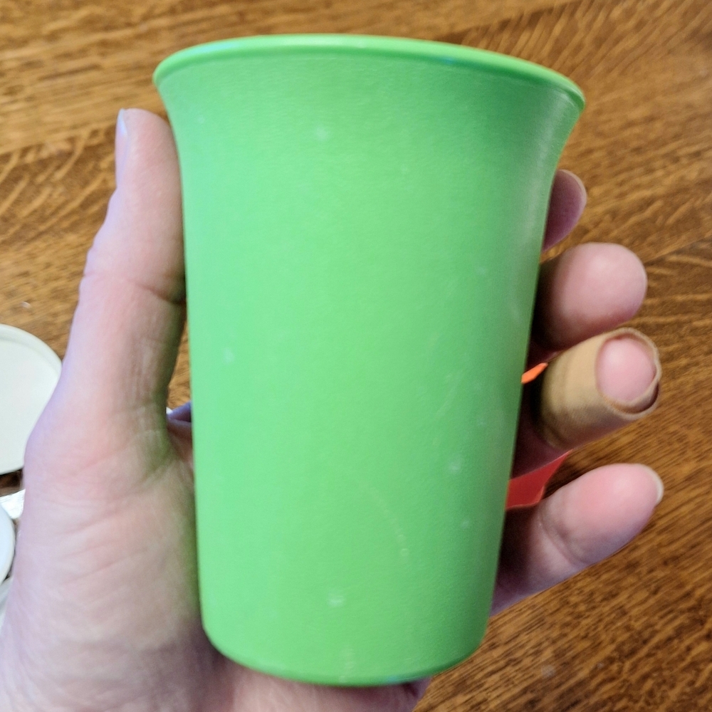 Vintage Tupperware 7 Oz Sippy Cups/Tumblers With Snap on Lids, Set of 4 - Picture 10 of 10